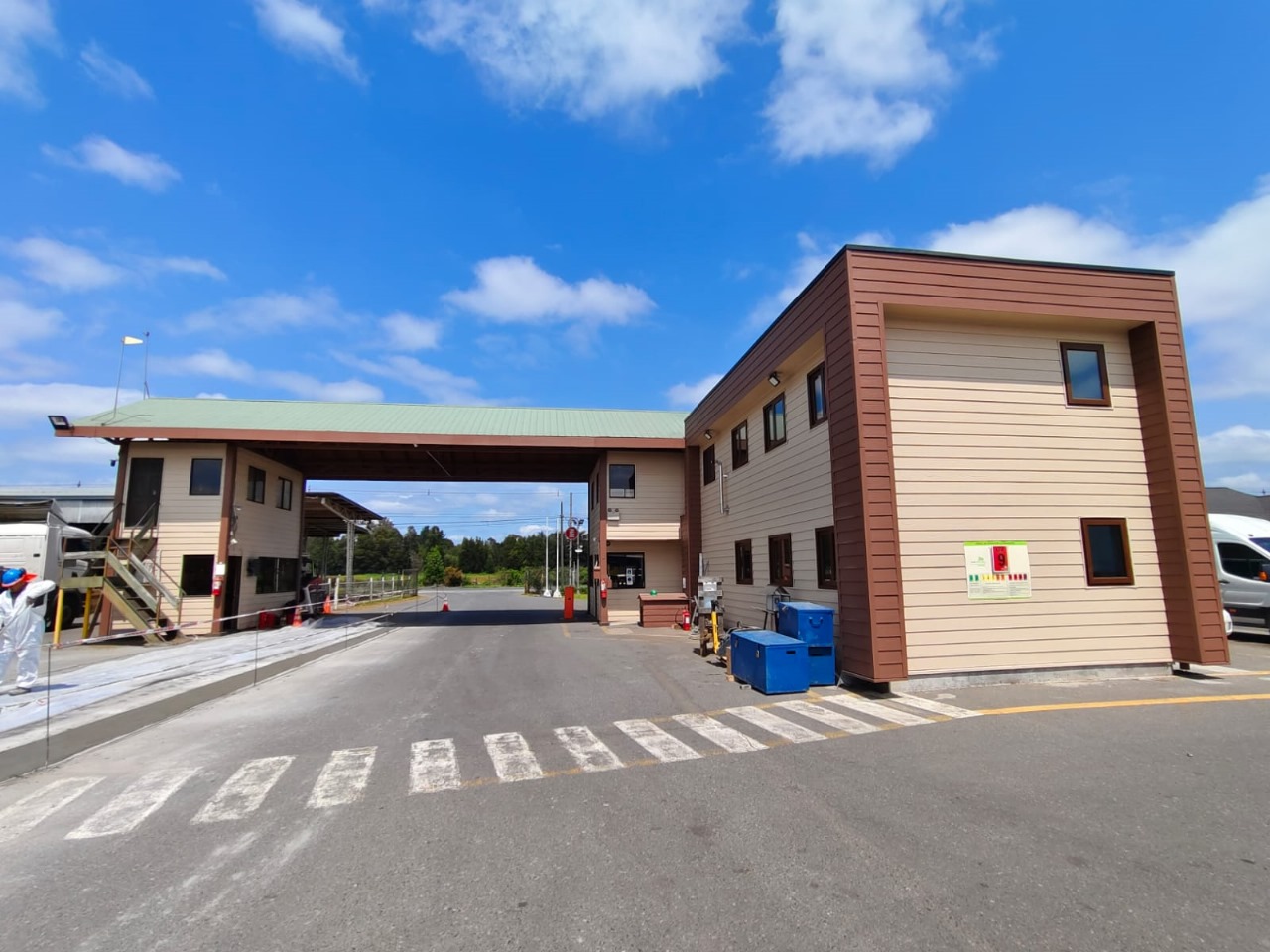Edificio Comercial y Mejoramiento Portal de Acceso Forestal Andes (1)
