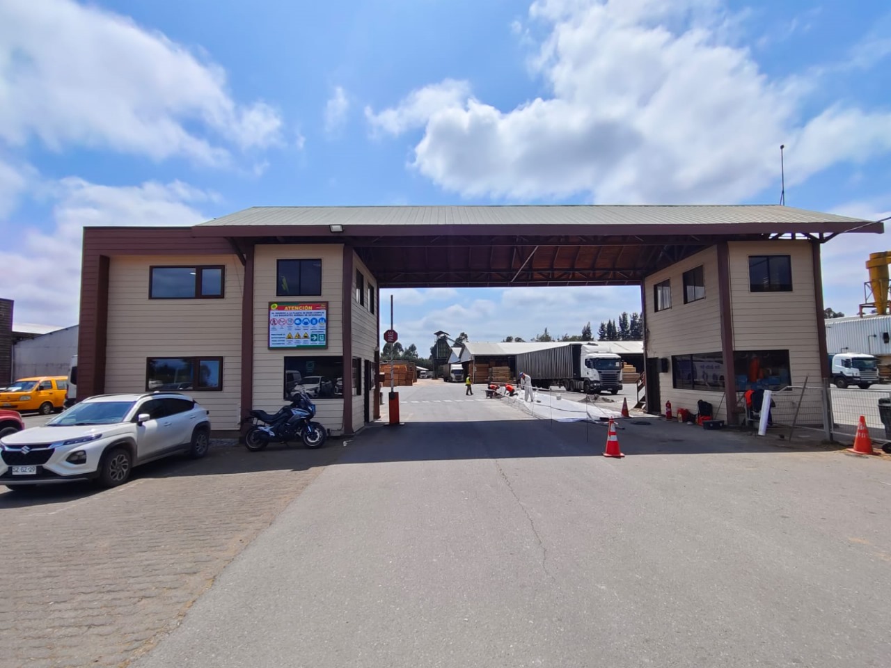 Edificio Comercial y Mejoramiento Portal de Acceso Forestal Andes (3)